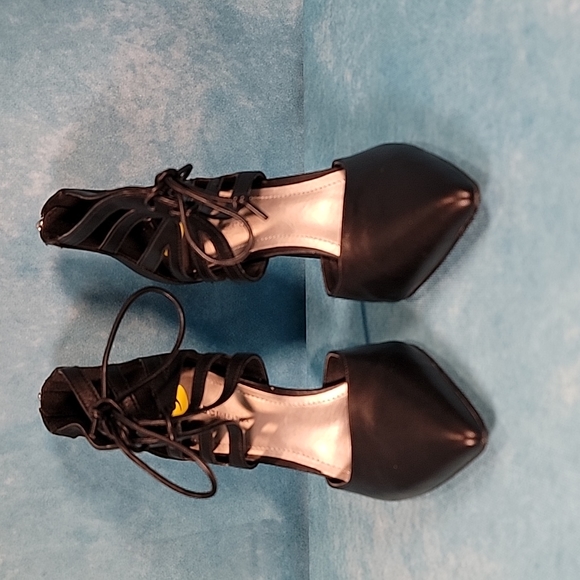 💛4 Inch BCBGeneration Stilletto Heels with Ankle Straps and Rear Zippers - Picture 5 of 10